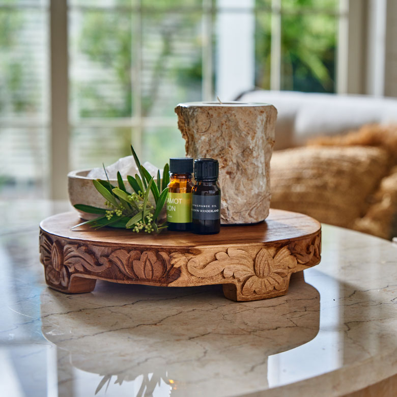 チークウッド無垢材のバリ伝統的な文様のデコレーショントレイ