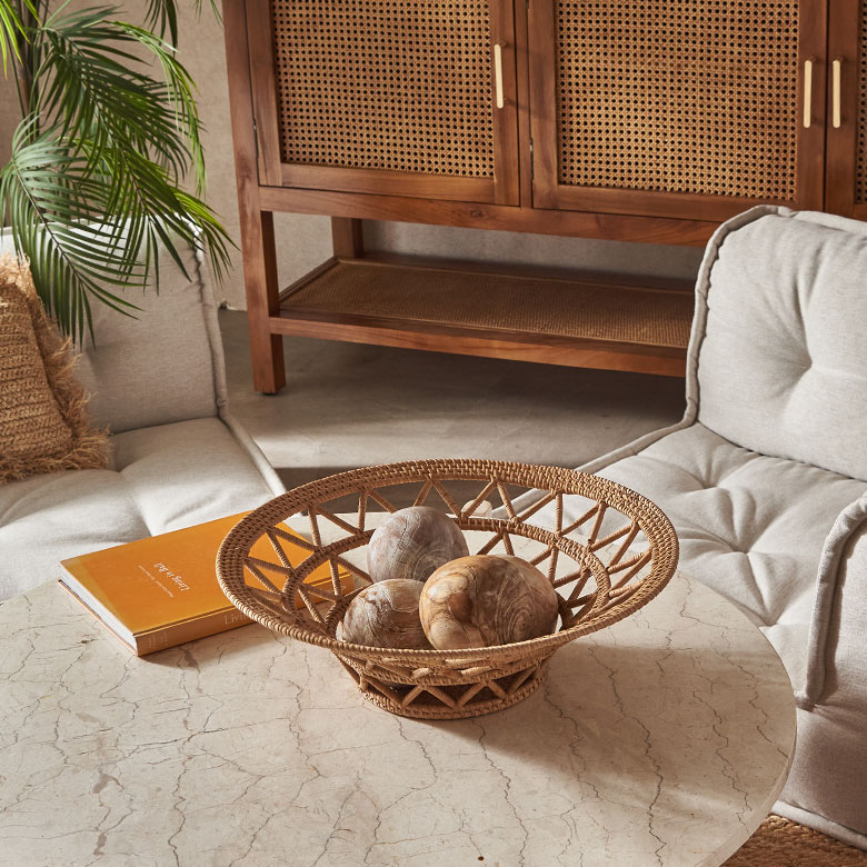 チークウッドの丸いデコレーションオブジェ