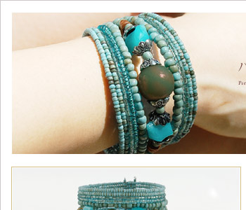 中央部分にある大きめのターコイズカラーのストーンとビーズがアクセント。簡単にアジアン度アップできますね。