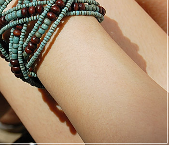 カラーもアジアンな雰囲気漂う３種類をご用意。