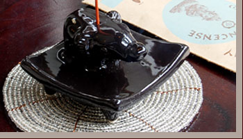 仕事の疲れやストレスをこちらのお香立てとお香で癒してみてはいがかでしょう？