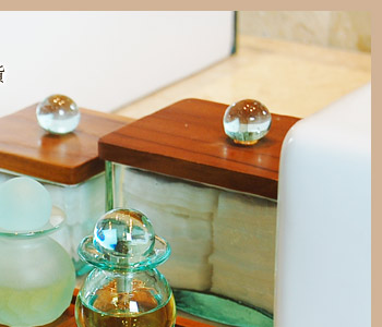 コンパクトなサイズが可愛いガラスのスパボトル