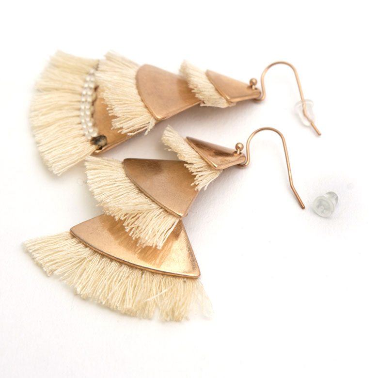 シャンパンゴールドの金具