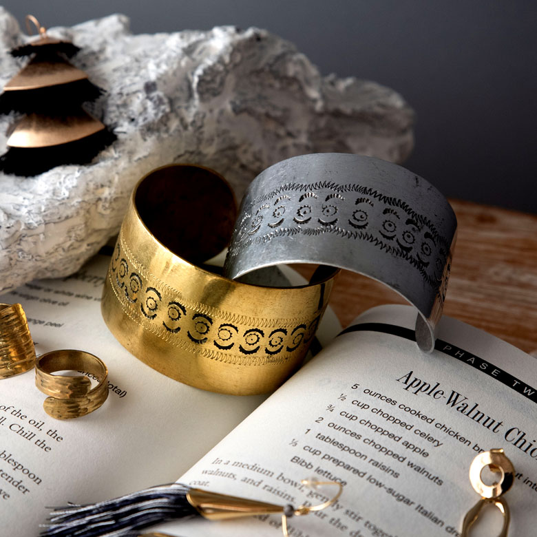 シルバーカラーの販売もあります