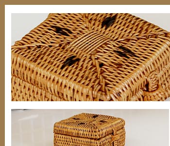 四角い形のサイズは幅8cm、奥行8cmとコンパクトなサイズで場所をとらず便利です。