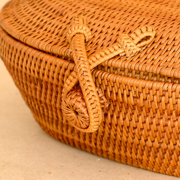 アタで編まれた楕円形のフタ付き小物入れバスケット[L]