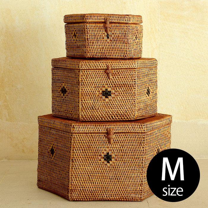 アタで編まれた六角形のフタ付き小物入れケース[M]