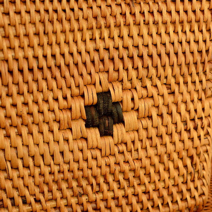 アタで編まれた六角形のフタ付き小物入れケース[L]