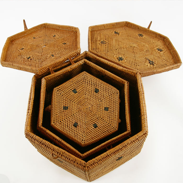 アタで編まれた六角形のフタ付き小物入れケース[L]