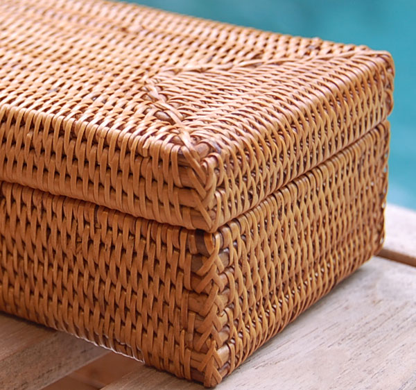 アタでできたフタ付きミニケース