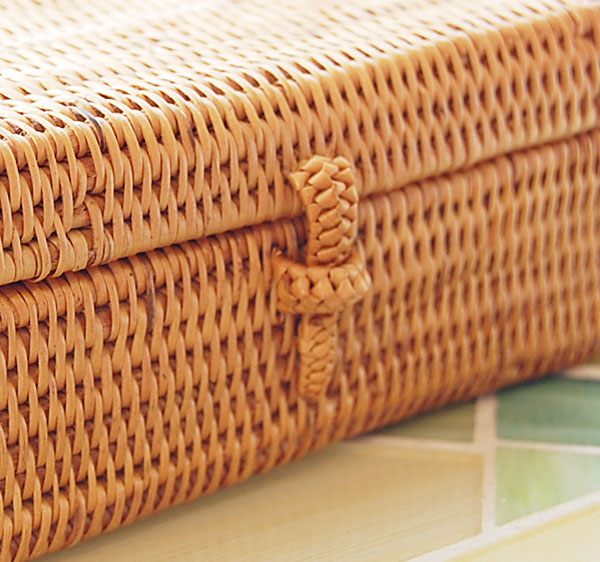 アタでできたフタ付きミニケース