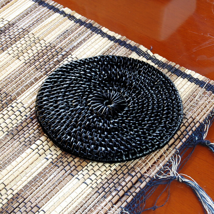 アジアンコースター、バリ島のコースター、天然素材コースター、ナチュラルテイスト、アジアンテーブルウェアー、バリ島のテーブルウェアー、アジアンキッチン雑貨、バリ島のキッチン雑貨、丸いコースター、アタコースター、アタ製コースター、アタ編みコースター