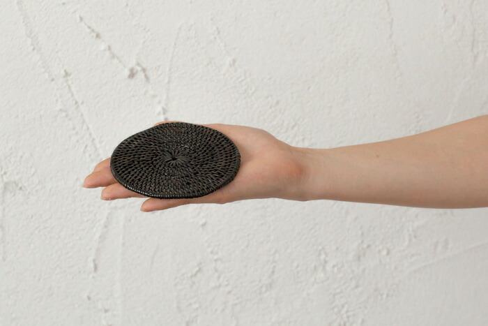 アジアンコースター、バリ島のコースター、天然素材コースター、ナチュラルテイスト、アジアンテーブルウェアー、バリ島のテーブルウェアー、アジアンキッチン雑貨、バリ島のキッチン雑貨、丸いコースター、アタコースター、アタ製コースター、アタ編みコースター