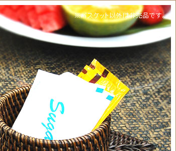 2種類のバリ島の天然素材を使用した贅沢な小物入れ。