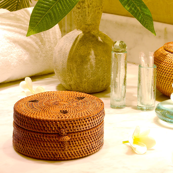 丸い形のフタ付き小物入れケース