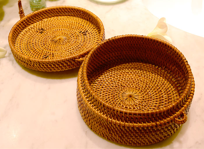 丸い形のフタ付き小物入れケース[