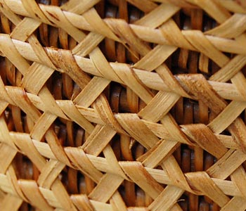 2層の編み目が他にはないデザインを生み出した。