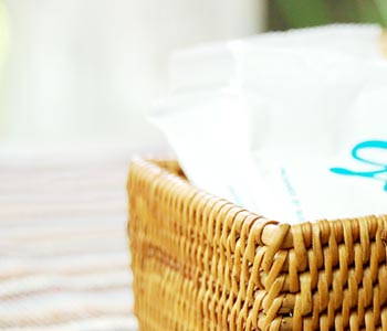 人の手で編まれた温かみのあるアジアンチックな小物入れ