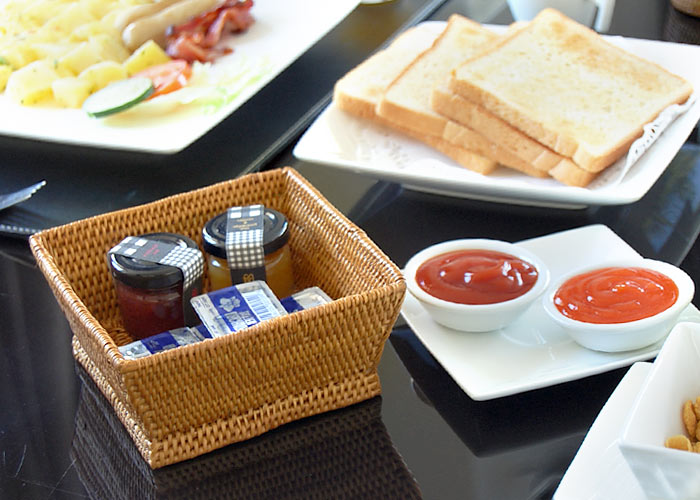 アタで編まれた高台つき アジアン 小物入れバスケット バリ 雑貨