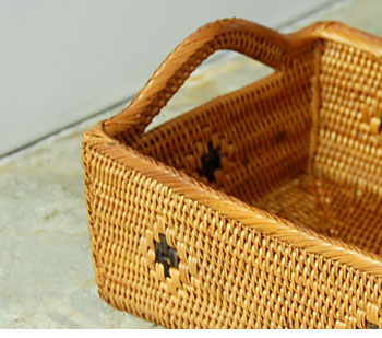 小物入れにぴったりなアタ製トレイ。