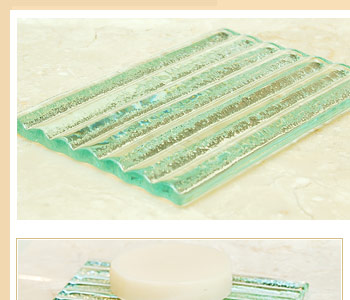 ソープディッシュのサイズは約W10cm×D7cm×H0.5cmとコンパクト。小物を置くデコレーショントレイにも◎