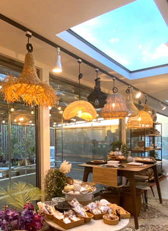 アジア工房ワタワン店の内観