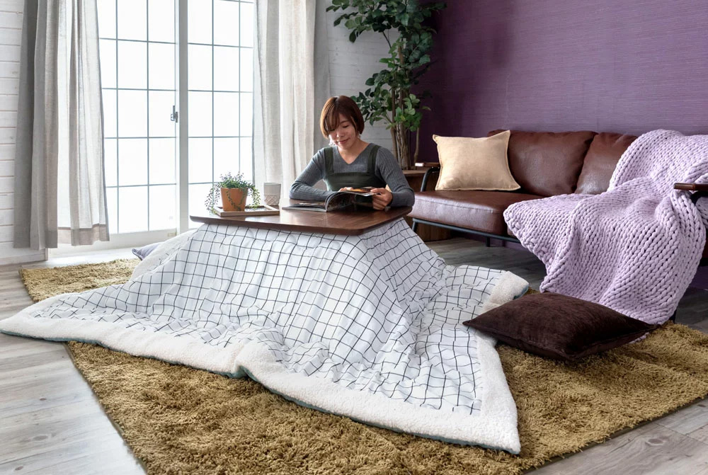 おすすめコーディネート実例。シンプルながら洗練感ただよう、こたつリビング