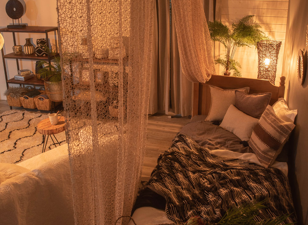 間接照明で夜も魅力的に魅せるインテリアコーディネート。