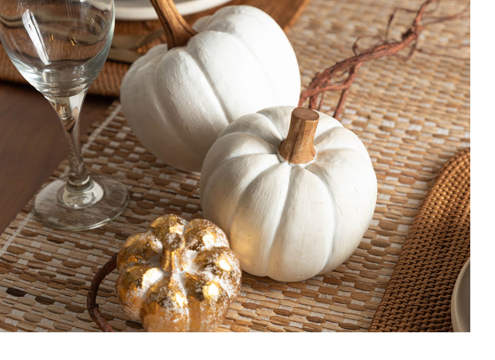 木彫りのホワイトパンプキンオブジェ