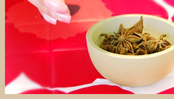 フタの開け閉めの際には、まるで本物の鈴の音色のような音が陶器から聞こえてきます。