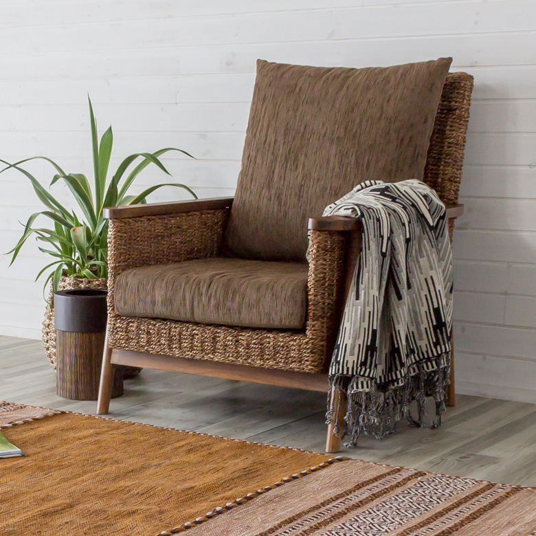 天然素材「アバカ」を使った、インドネシア製ハイタイプソファ