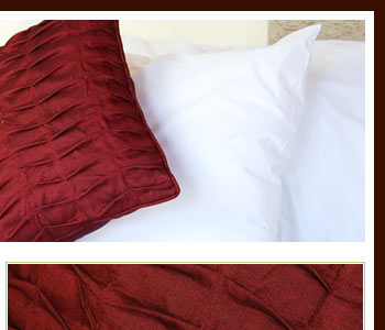 カバーの表面の模様は生地を台形に縫って立体的に魅せたバリ島の職人のセンスが光るデザインです。