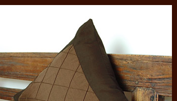 お部屋でテレビを見たり、お友達とお話をしたりする時などに、無意識にクッションを抱いたりしませんか？