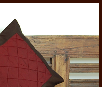 表眼mmの中央部分の生地を台形に縫って立体的なデザインに仕上げたアジアンクッションカバー。