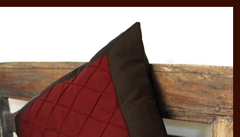 お部屋でテレビを見たり、お友達とお話をしたりする時などに、無意識にクッションを抱いたりしませんか？