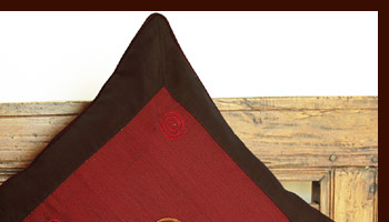 お部屋でテレビを見たり、お友達とお話をしたりする時などに、無意識にクッションを抱いたりしませんか？