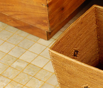 中のものが出し入れしやすいストレートタイプのゴミ箱。