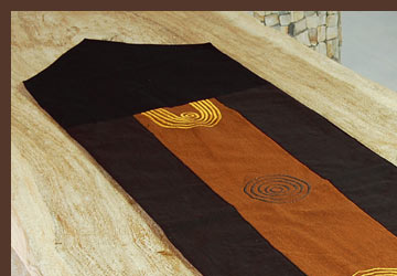 アジアンタペストリーでお部屋を華やかな印象に。