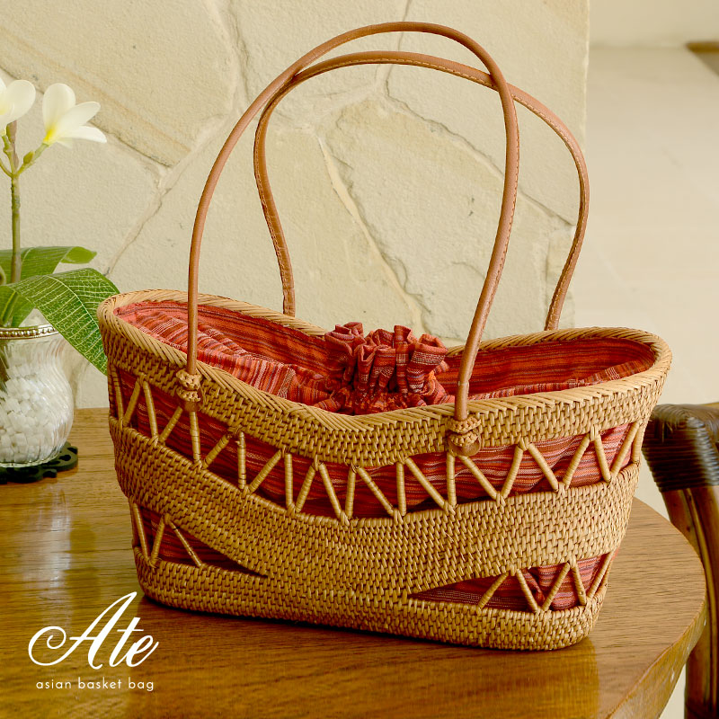 アタで編まれたかごバッグ
