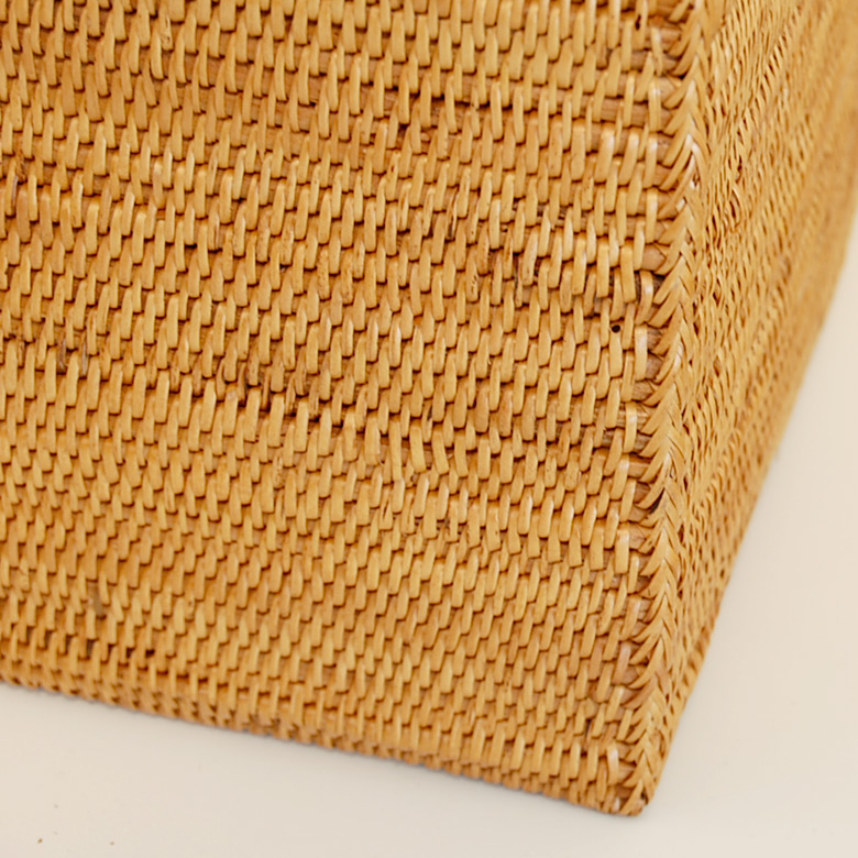 オブジェとしてこのまま飾ったりごみ箱としても活躍