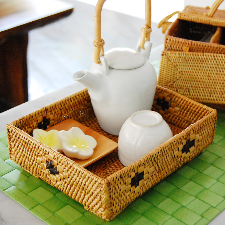 アタで編まれた脚つきバスケットトレイ アジアン バリ アジアン雑貨