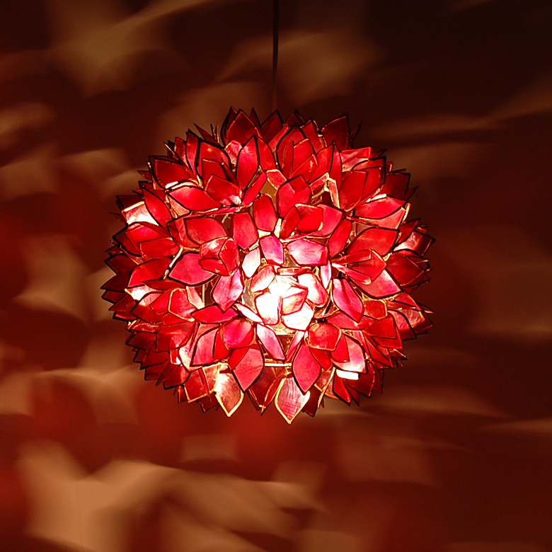 カピスシェルのペンダントライト。レッド。赤。