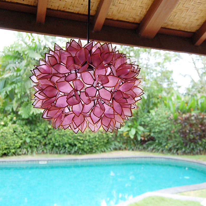 ダイニングや寝室・リビング・玄関だけでなく、お店のディスプレイにも