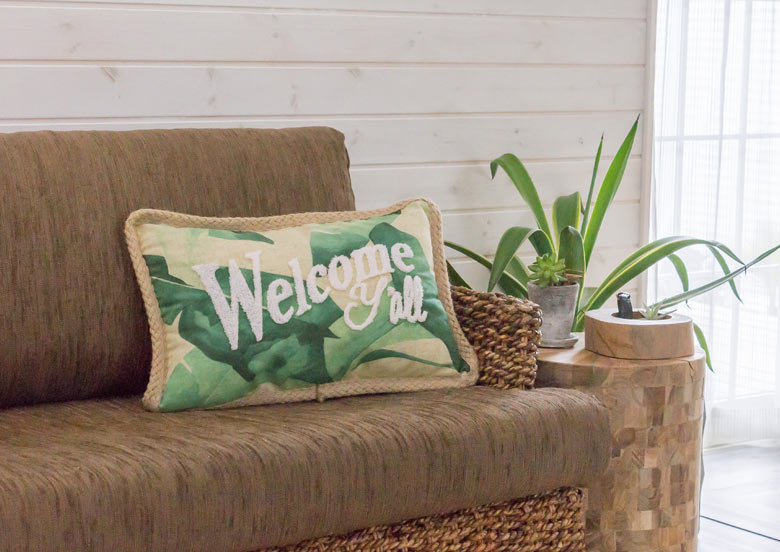 トレンドのボタニカルスタイルにハマるデザイン。