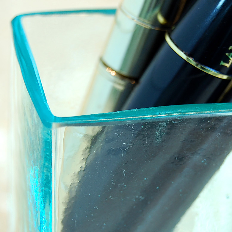 ガラスの四角いケース