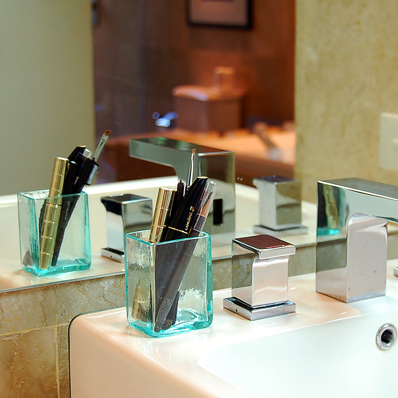 ガラスの四角いケース