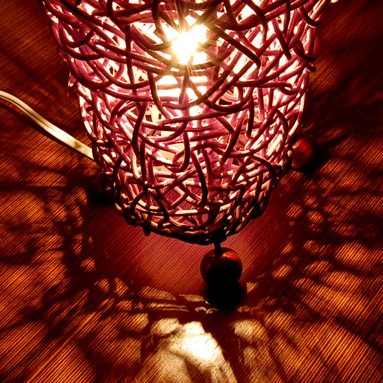 ラタン編みが丸まったナチュラル感あふれるカールランプ