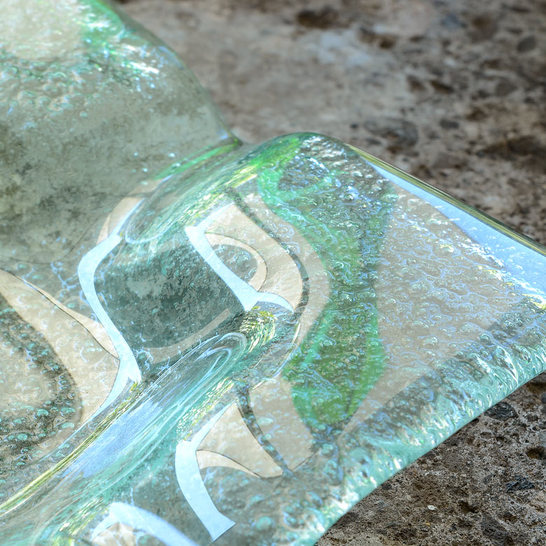 ガラスでできたスクエア型アッシュトレイ