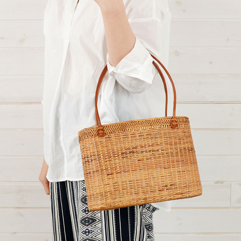 バリ島生まれのかごバッグ