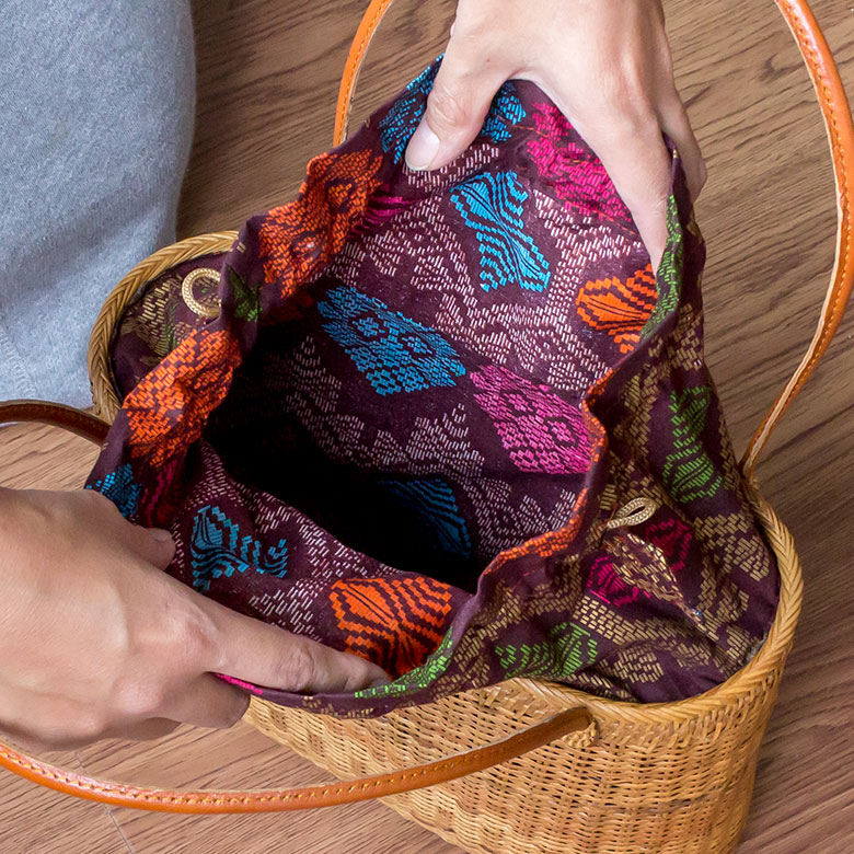 バリ島で買い付けた職人がひとつひとつハンドメイドで編み上げた貴重なアタ製バッグ